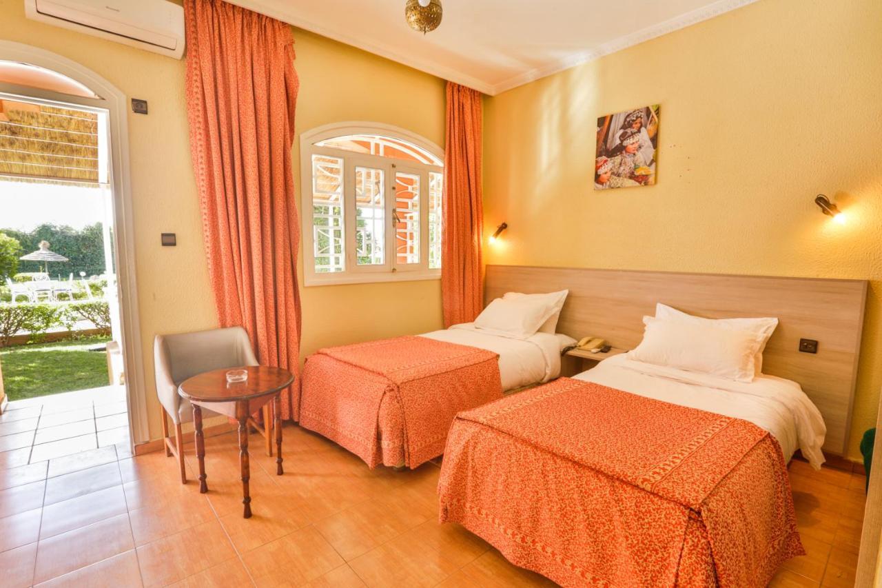 Complexe El Bassatine Hotel Бени Мелал Екстериор снимка