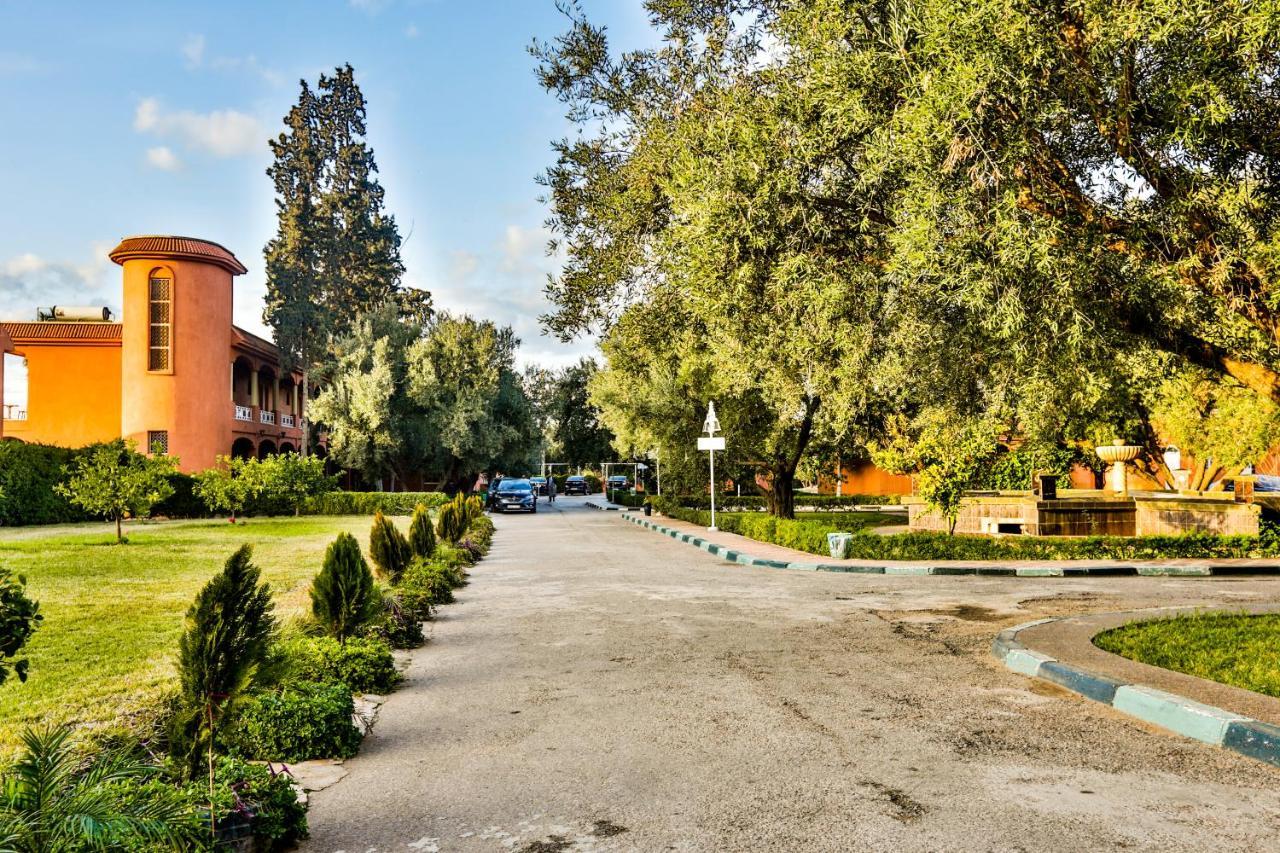 Complexe El Bassatine Hotel Бени Мелал Екстериор снимка
