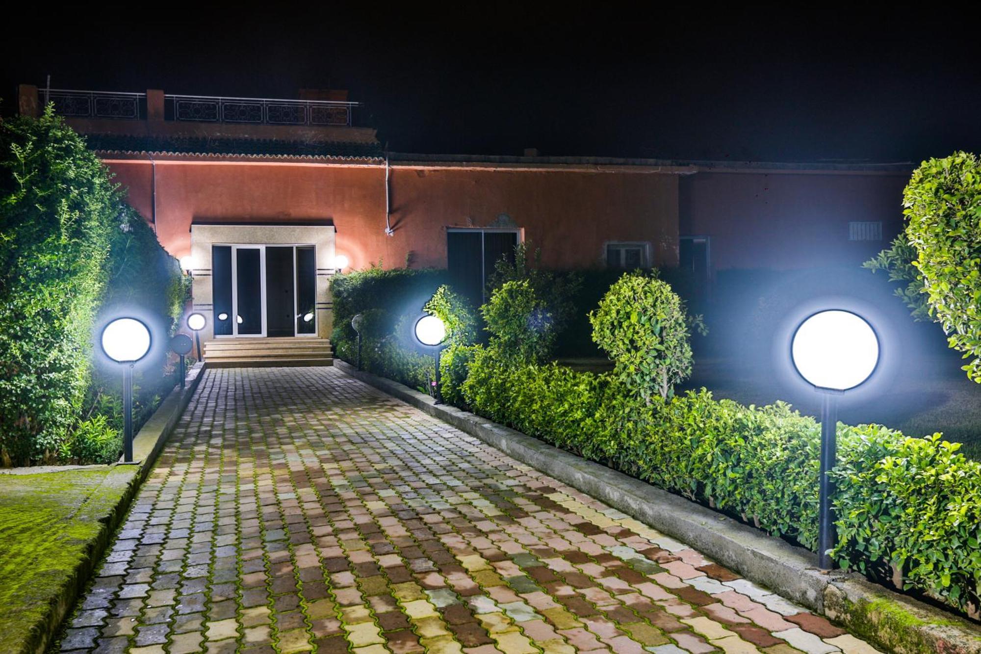 Complexe El Bassatine Hotel Бени Мелал Екстериор снимка